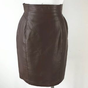 S/XS vintage knee-length leather skirt with slit